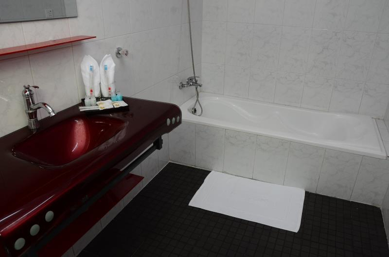 Bathroom 4, Great Glory Hotel, Yangon