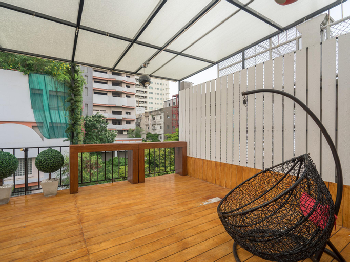 Exterior & Views 25