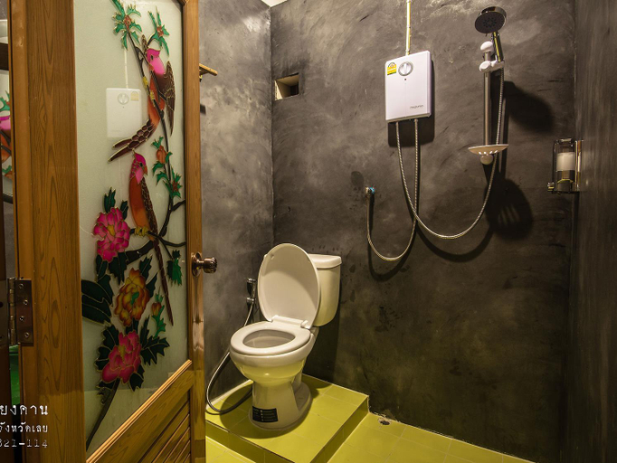 Bathroom 4, Poonsawasdi Hotel, Chiang Khan