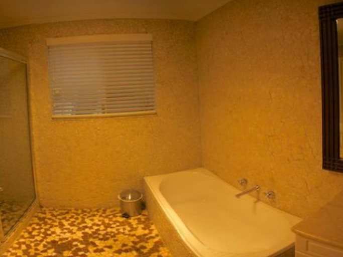 Bathroom 2, Honeymoon View Holiday House , Denmark