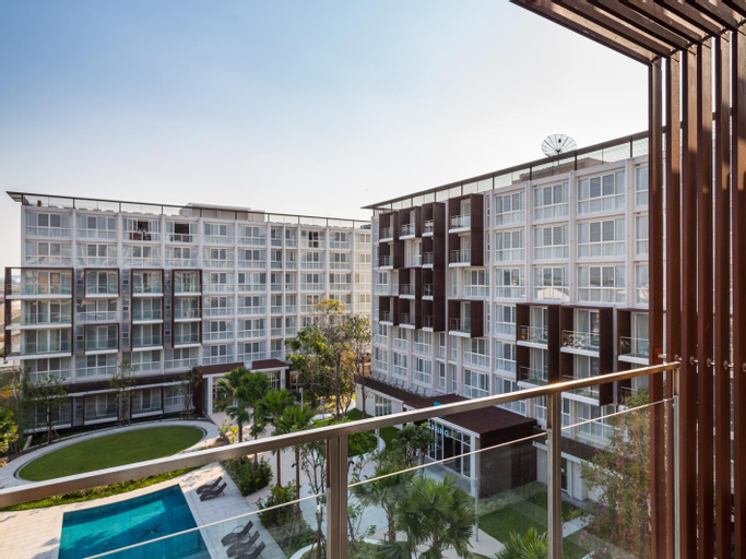 Exterior & Views 30