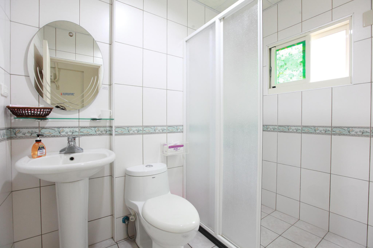 Bathroom 4, Travelers Fu-Home, Hualien