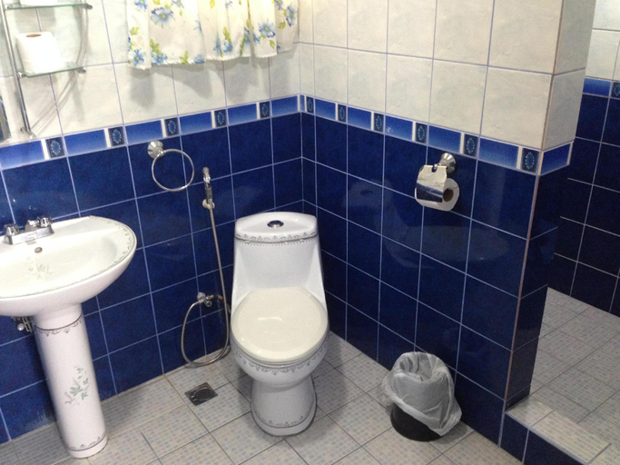 Bathroom 4, Blue Rock Resort and Dive Centre, Olongapo City