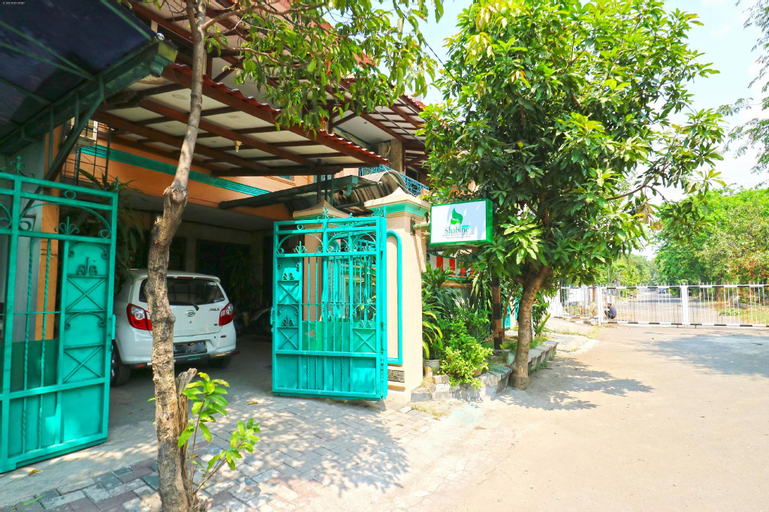Exterior & Views 16