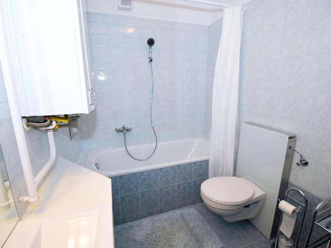 Bathroom 2, Arpad Bridge Apartments Budapest, Budapesti