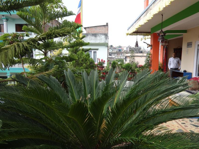 Exterior & Views