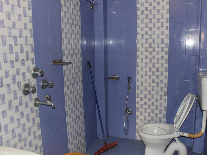 Bathroom 5, Singh Guest House, Varanasi