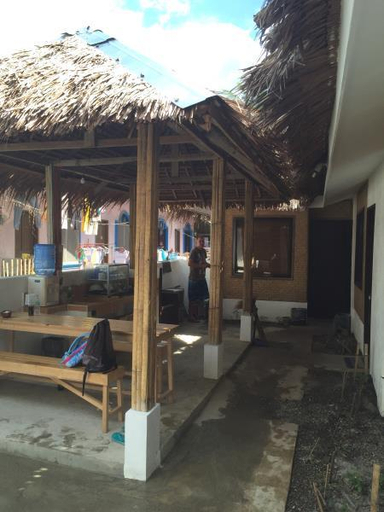 Others 4, Lolas Lodge, Malay