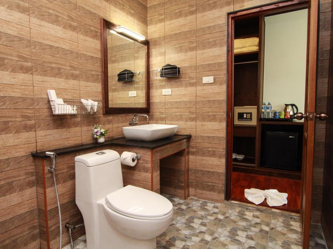Bathroom 5, Cabana Lipe Beach Resort, Muang Satun