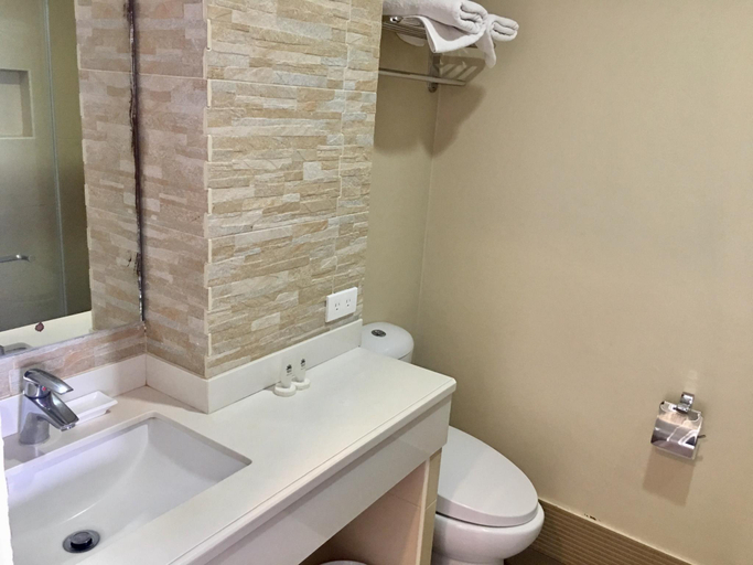 Bathroom 3, Manhattan Suites Inn, Dumaguete City