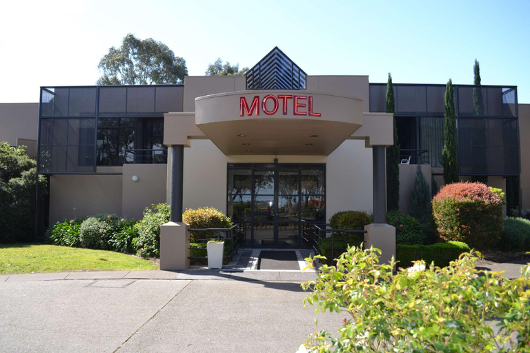 Dingley Hotel, Kingston - North