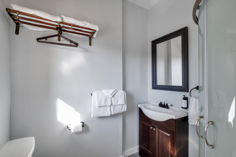 Bathroom 4, College Inn - European-Style Hotel, Seattle