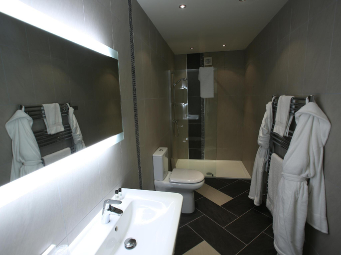 Bathroom 3, The Craven Heifer Inn, Lancashire