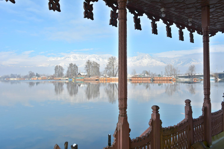 Food & Drinks, Golden Flower Heritage Houseboat, Srinagar