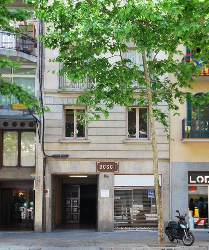 Others 5, Bird House, Barcelona