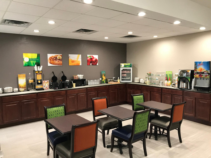 Food & Drinks 5, Quality Inn and Conference Center, Wayne