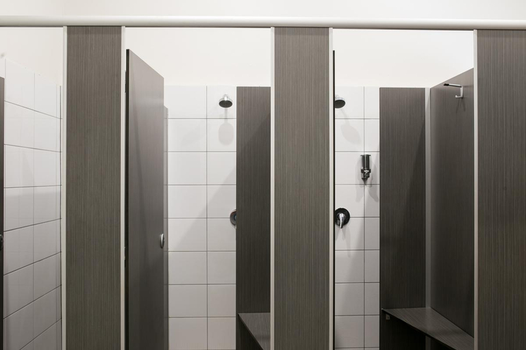 Bathroom 3, The Cally Hotel, Warrnambool