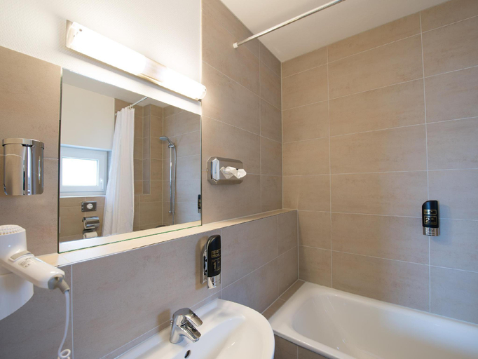 Bathroom 4, Trip Inn Goethe Business Hotel, Frankfurt am Main