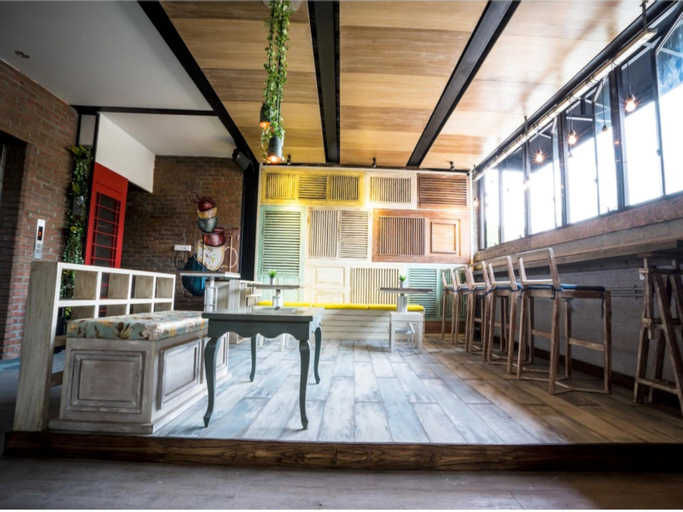 Public Area 3, Summerbird - Bed and Brasserie, Bandung