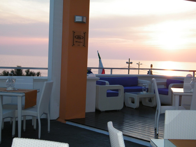 Others 5, Hotel Piccadilly, Lecce