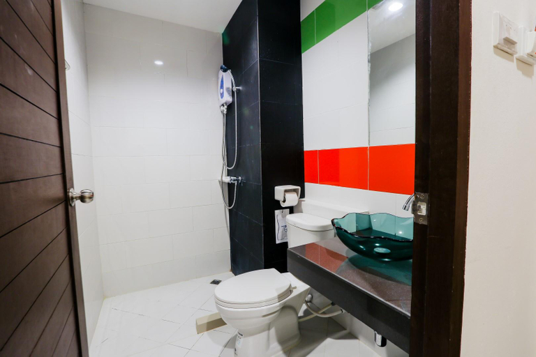 Bathroom 4, Portrait Pranburi Hotel, Pran Buri