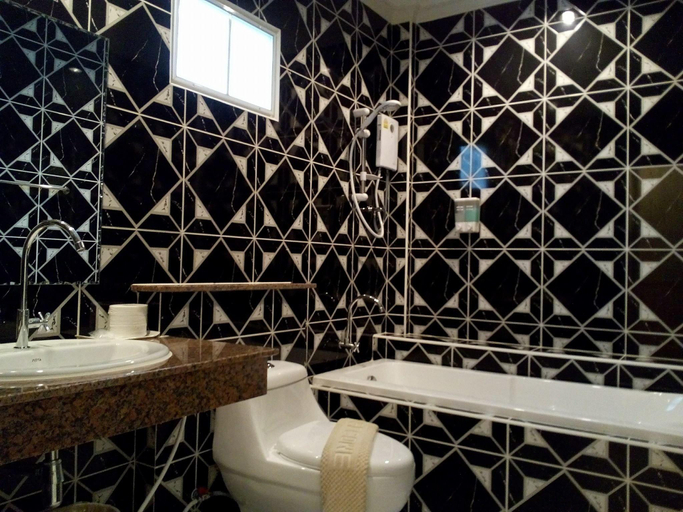 Bathroom 4, Fancy Carp Resort, Cha-Am