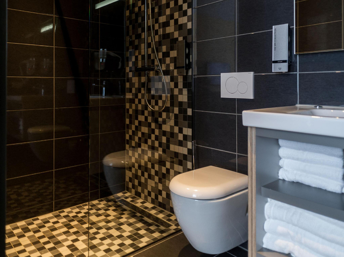 Bathroom 4, Golden Mansion Apartments, Amsterdam