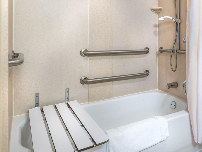 Bathroom 2, Hilton Garden Inn Florence, Florence