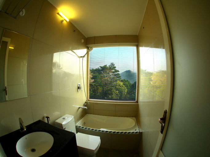 Bathroom, The Grasmere Resorts, Idukki