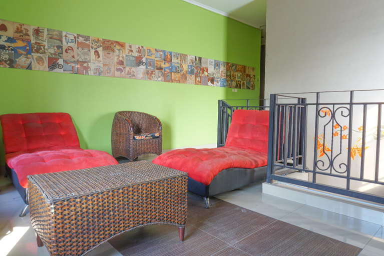 Public Area 3, RedDoorz near Kemang Square, South Jakarta