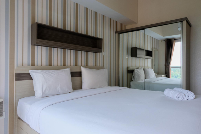 Bedroom, Cozy 1BR at Casa De Parco Apartment By Travelio, Tangerang