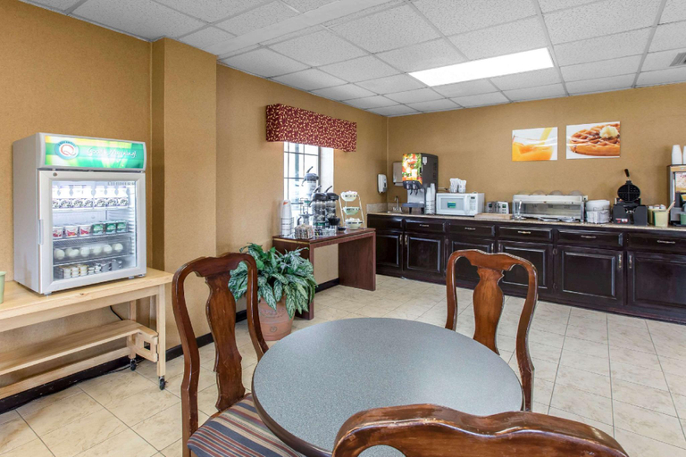 Food & Drinks 5, Quality Inn Cordele, Crisp