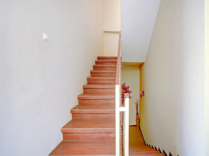 Public Area 2, OYO 3939 Omahkoe Guest House Syariah, Malang