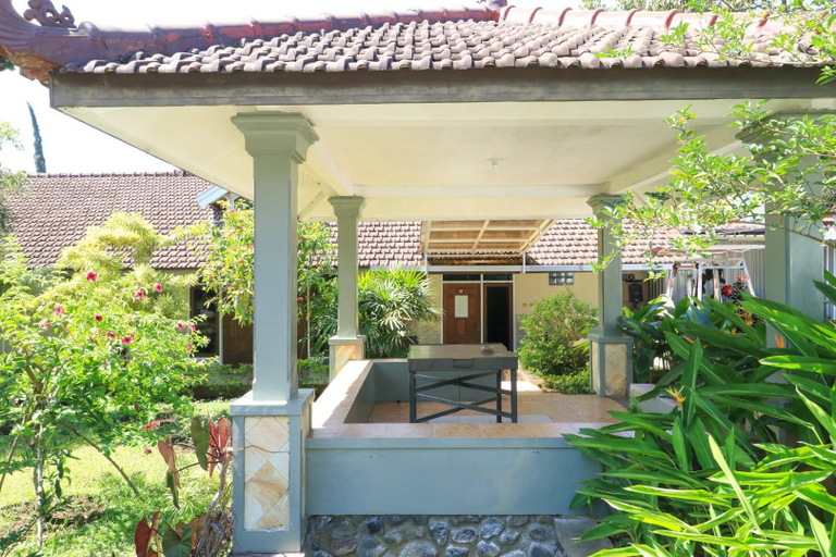 Public Area, VIlla Bunga, Malang