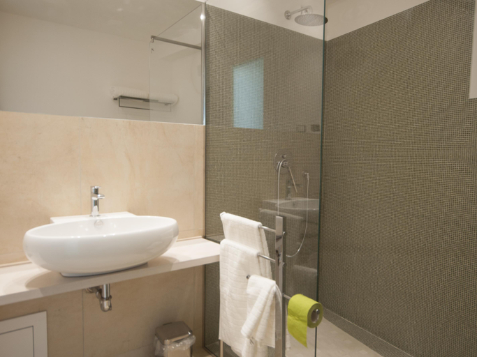 Bathroom, Zeus Residence Hotel - ApartHotel, Catania