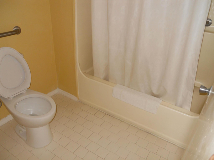 Bathroom 4, America's Best Inn - Savannah, Chatham