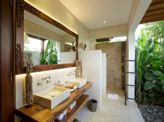 Bathroom 1, Naty Villa, Badung