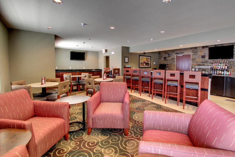 Public Area 2, Cobblestone Inn & Suites - Harvey, Wells