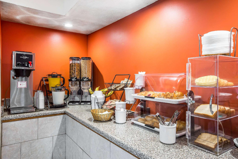 Food & Drinks 5, Rodeway Inn & Suites Carrollton, Carroll