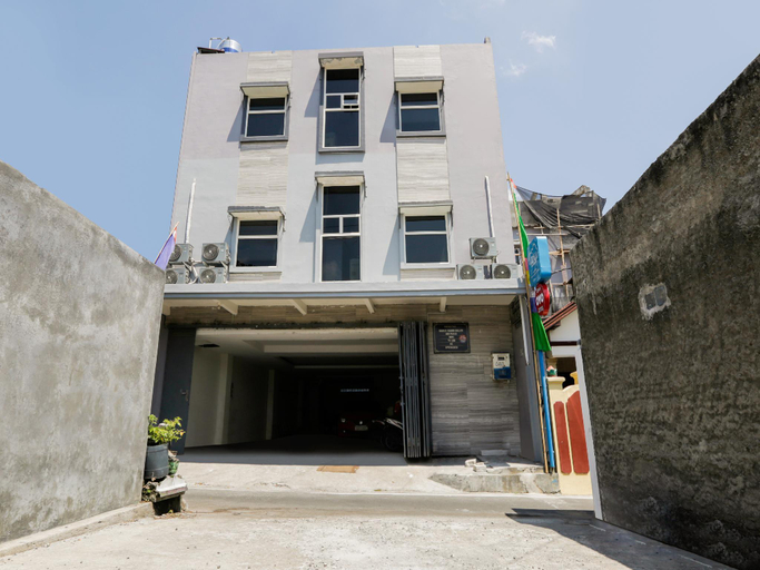 Exterior view 3, Hotel O Tamansari Guest House, Solo