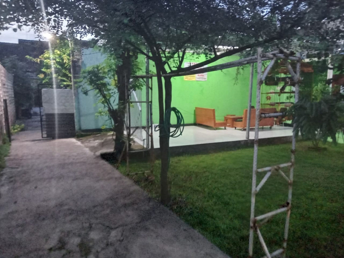 Exterior & Views 4, Rumah Kost Be'anda, Tuban