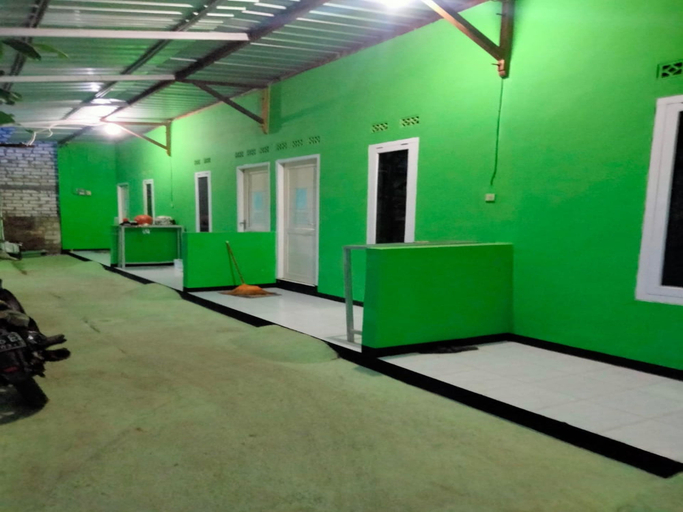 Exterior & Views 1, Rumah Kost Be'anda, Tuban