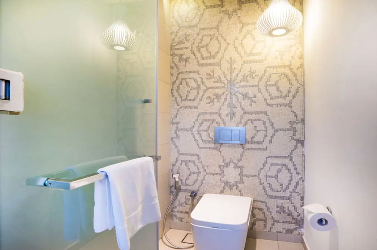 Bathroom 11