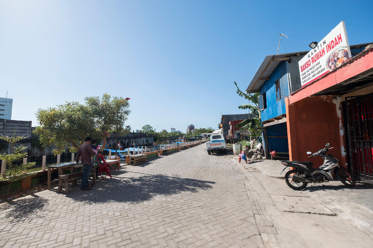 Exterior & Views 2, OYO 1075 Rumah Indah Losari Inn, Makassar