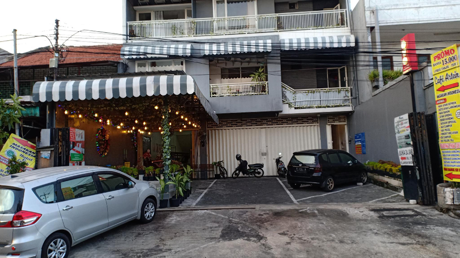 Exterior & Views
