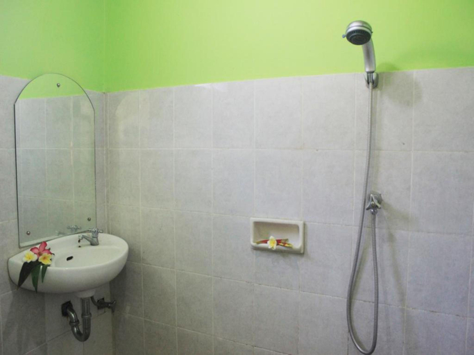 Bathroom 2, Guna Mandala Inn, Badung