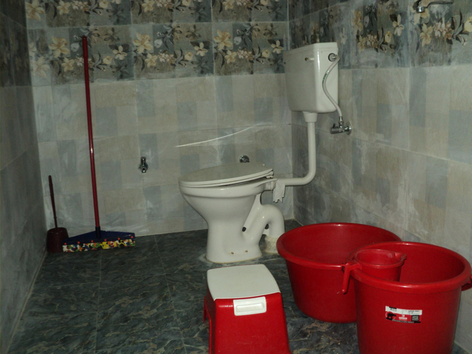Bathroom 2, Panchachuli House, Nainital