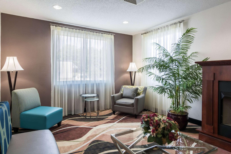Public Area 2, Quality Inn Warsaw near Rappahannock River, Richmond