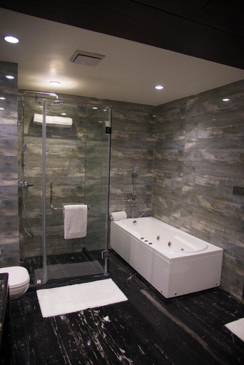 Bathroom 3, Golden Blossom Imperial Resorts, Lucknow