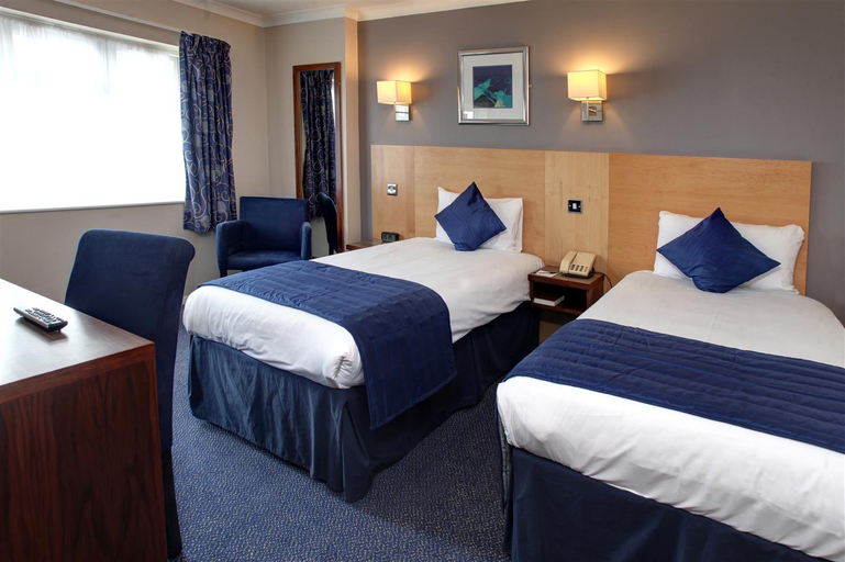 Bathroom 5, Best Western Gatwick Skylane Hotel, Surrey